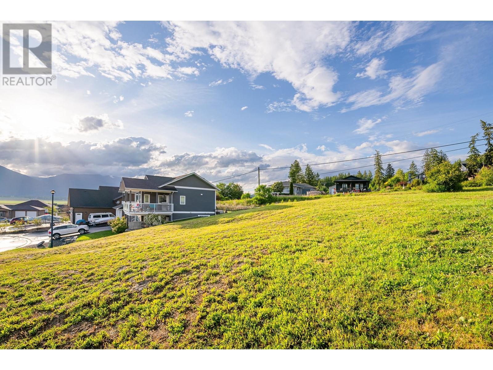 1016 PURCELL Crescent, Creston