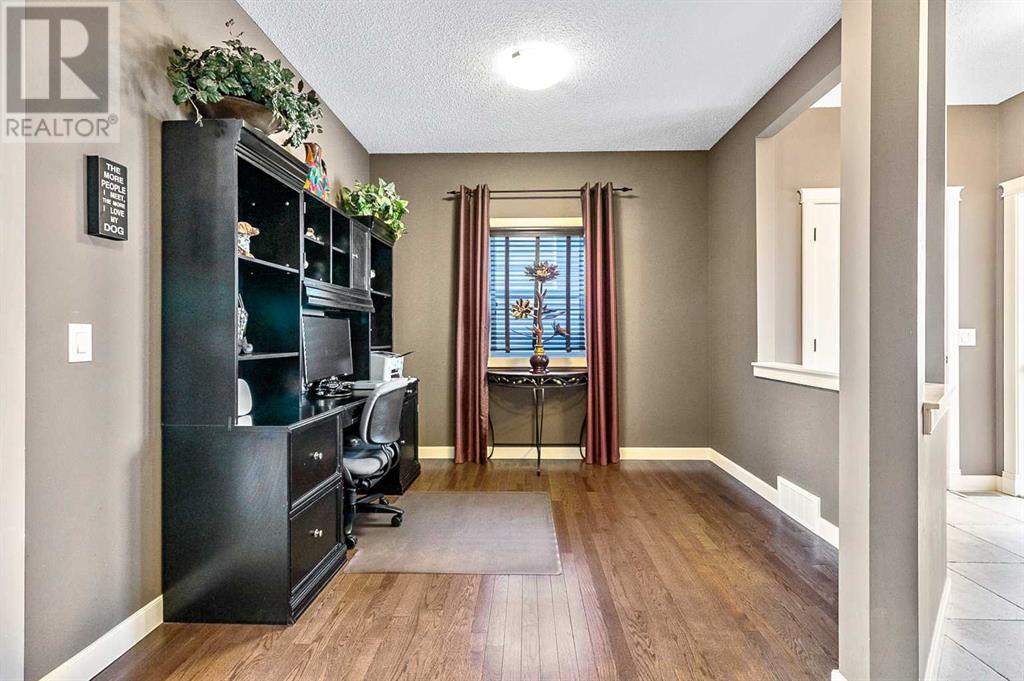 Single Family House for Sale in  Everoak Close SW Evergreen Calgary 