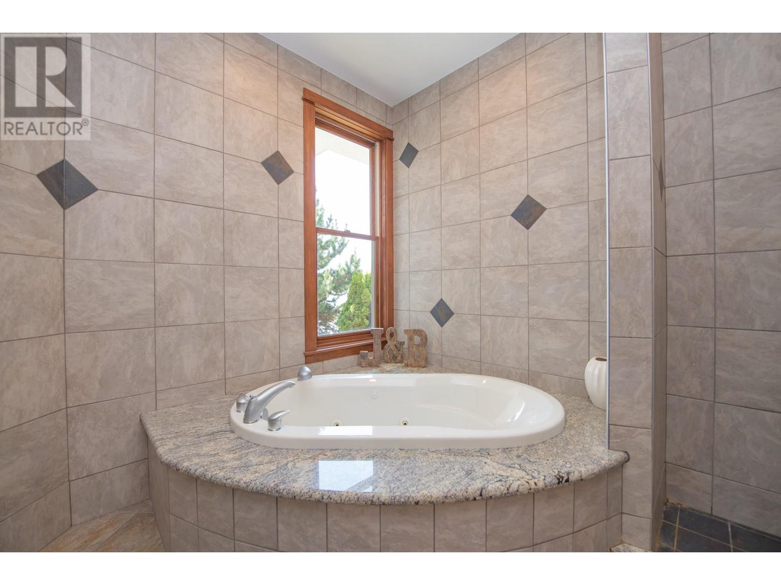 Photo 18 of 100 Kestrel Place Unit 12, Vernon BC