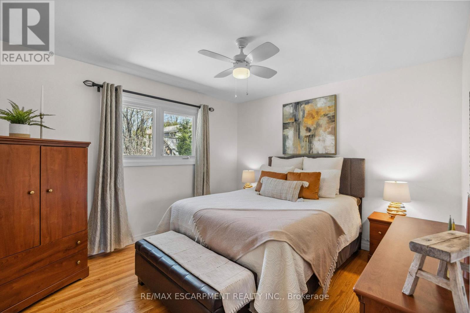 Photo 14 of 77 Hill Crest, Hamilton ON