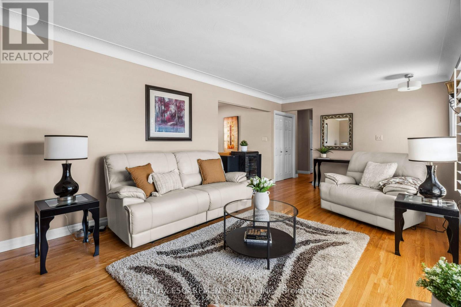 Photo 6 of 77 Hill Crest, Hamilton ON