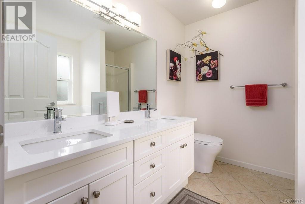 111 1919 St. Andrews Pl, Courtenay