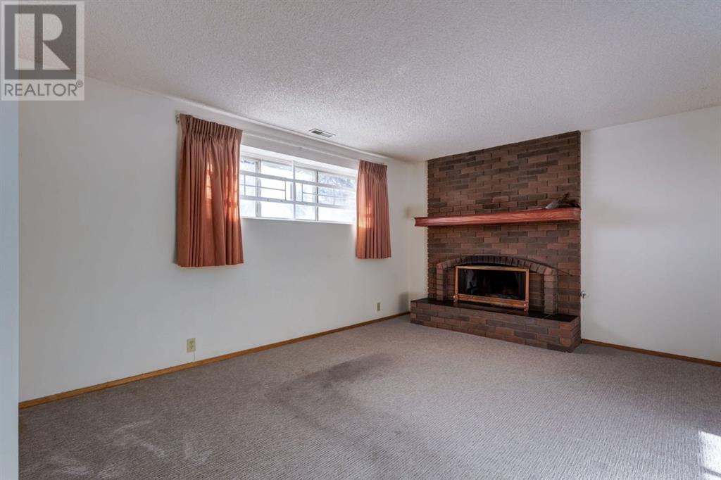 Single Family House Bi-level for Sale in  Thornaby Way NW Thorncliffe Calgary 