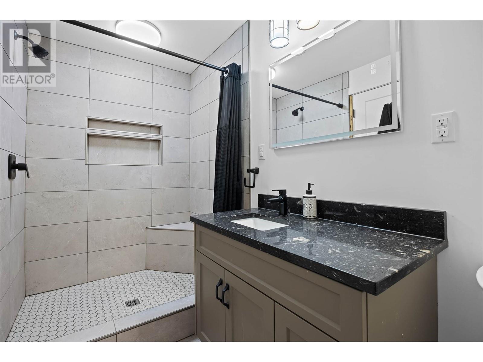Photo 16 of 542 Lynwood Avenue, Kamloops BC