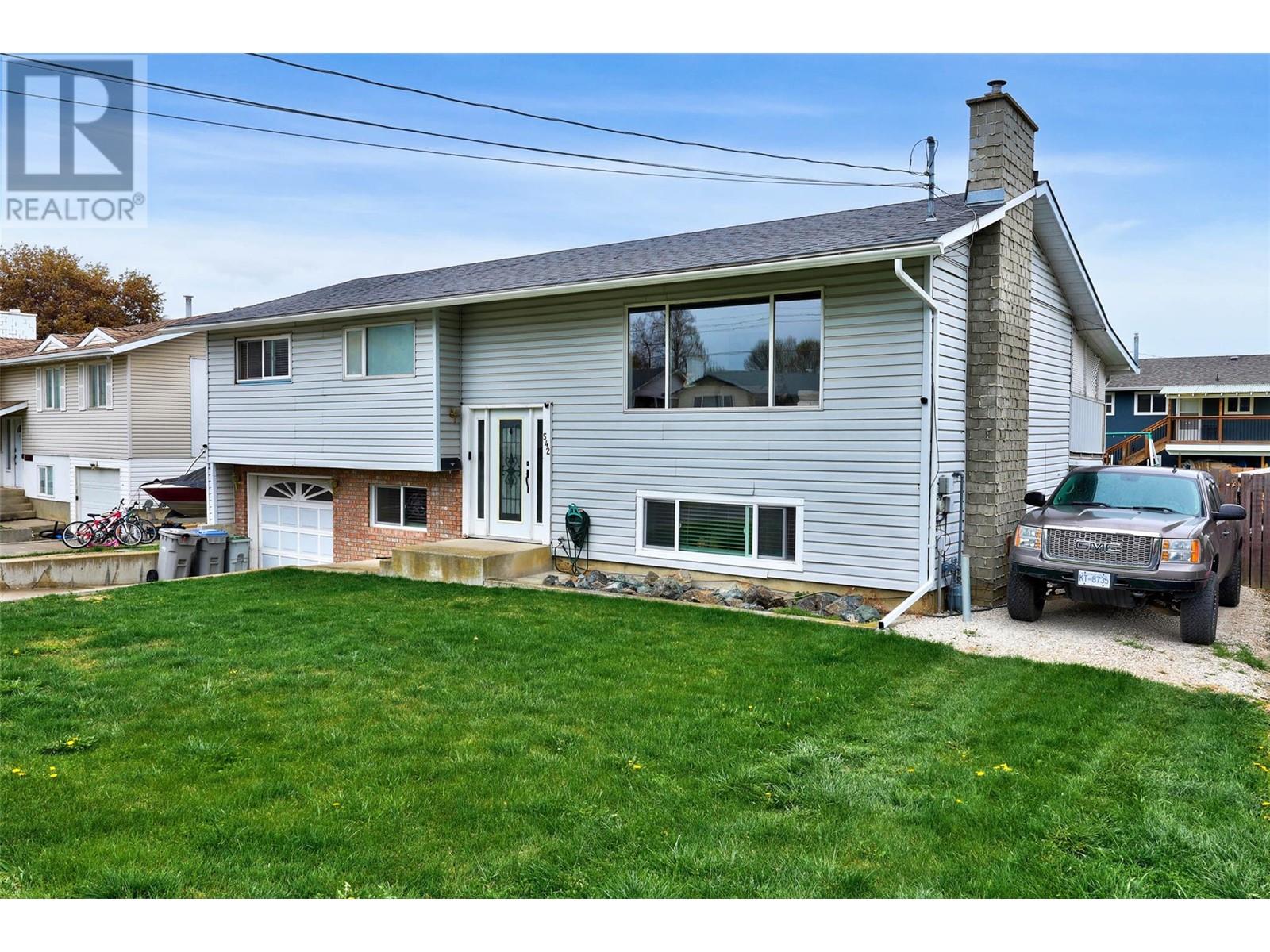 Photo 2 of 542 Lynwood Avenue, Kamloops BC