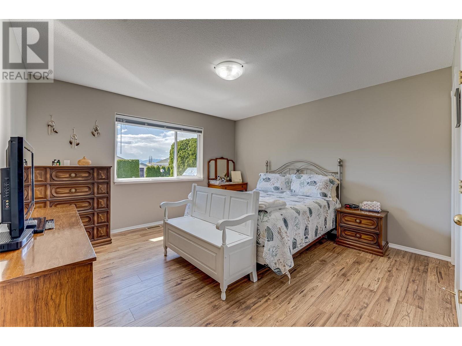  855 8 Avenue, Vernon