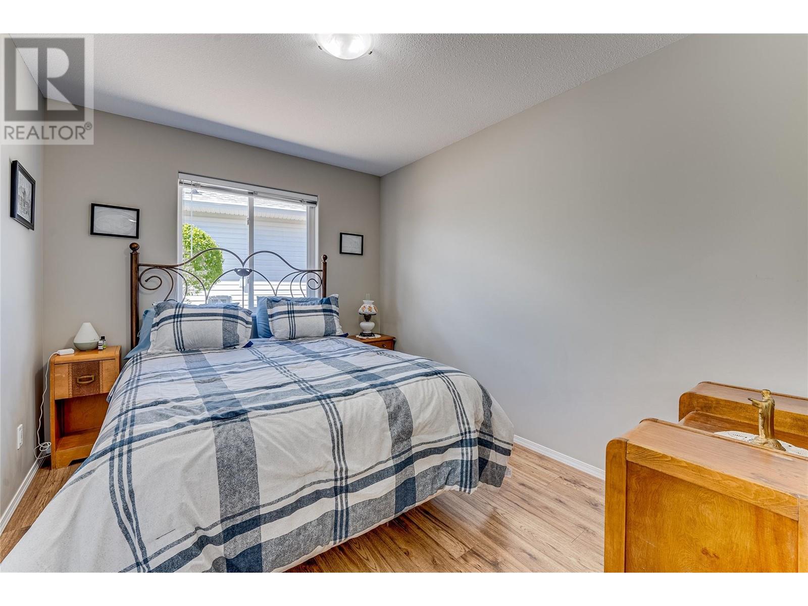  855 8 Avenue, Vernon