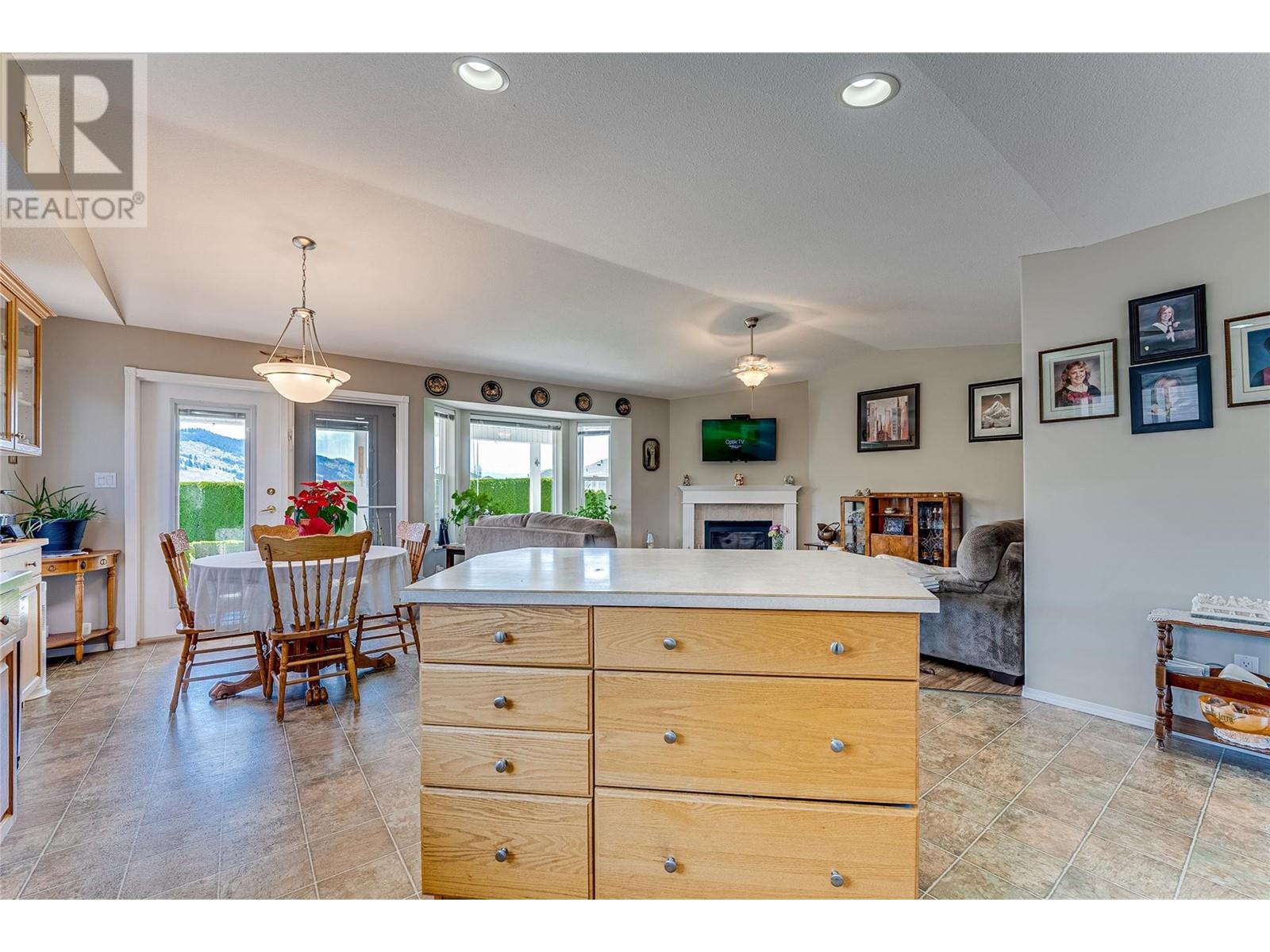  855 8 Avenue, Vernon