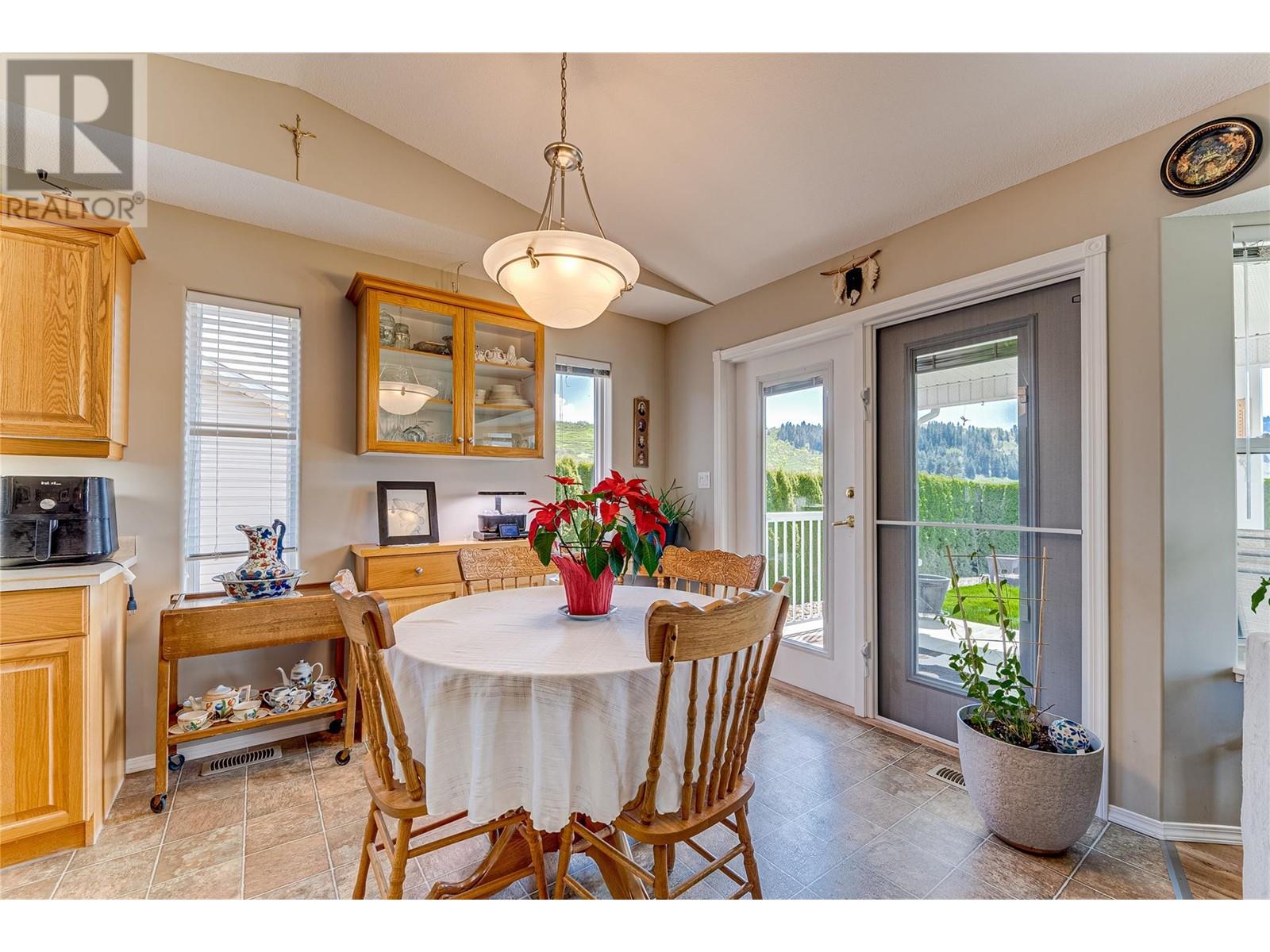  855 8 Avenue, Vernon