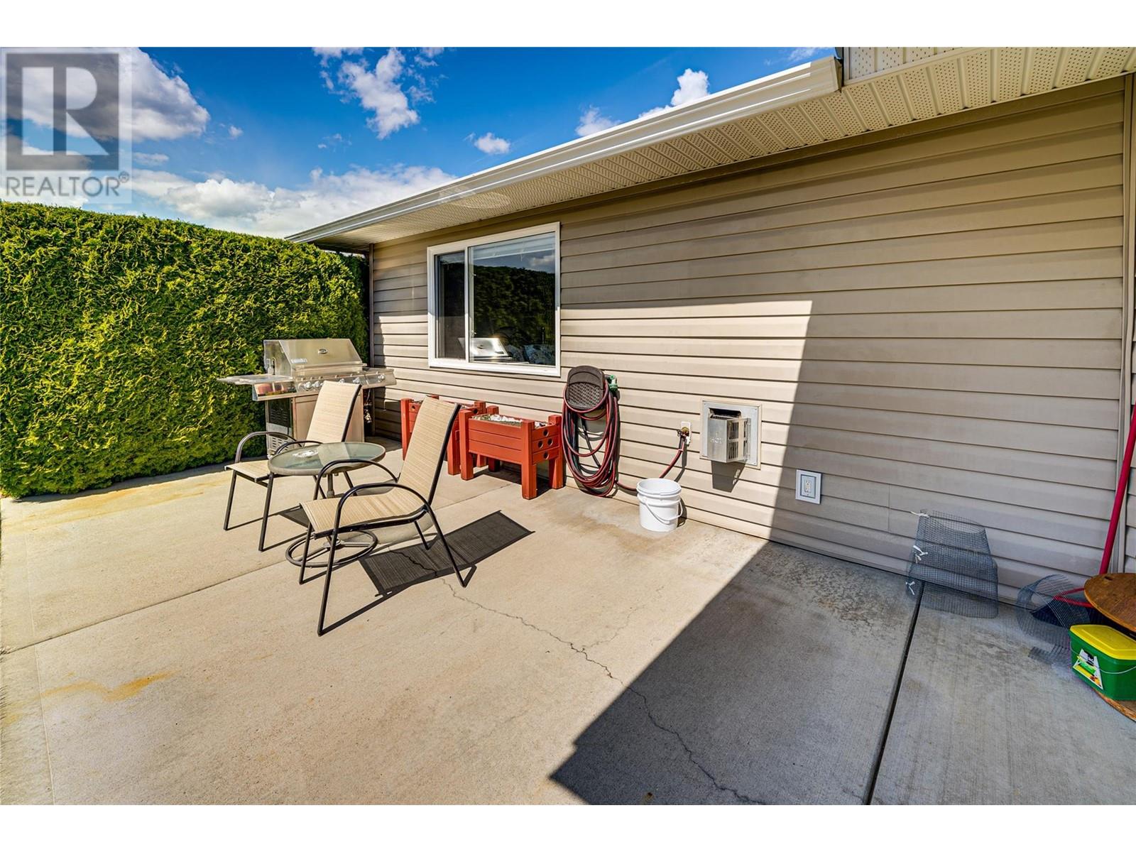  855 8 Avenue, Vernon