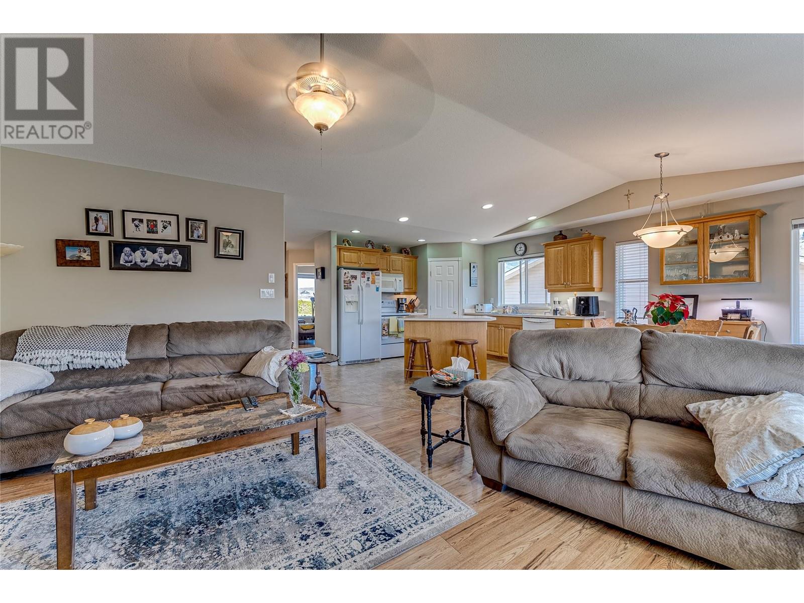  855 8 Avenue, Vernon