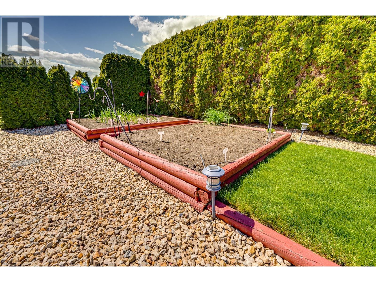  855 8 Avenue, Vernon