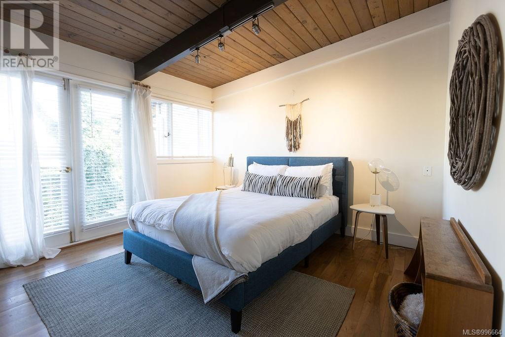  996 Greenridge Crescent, Saanich