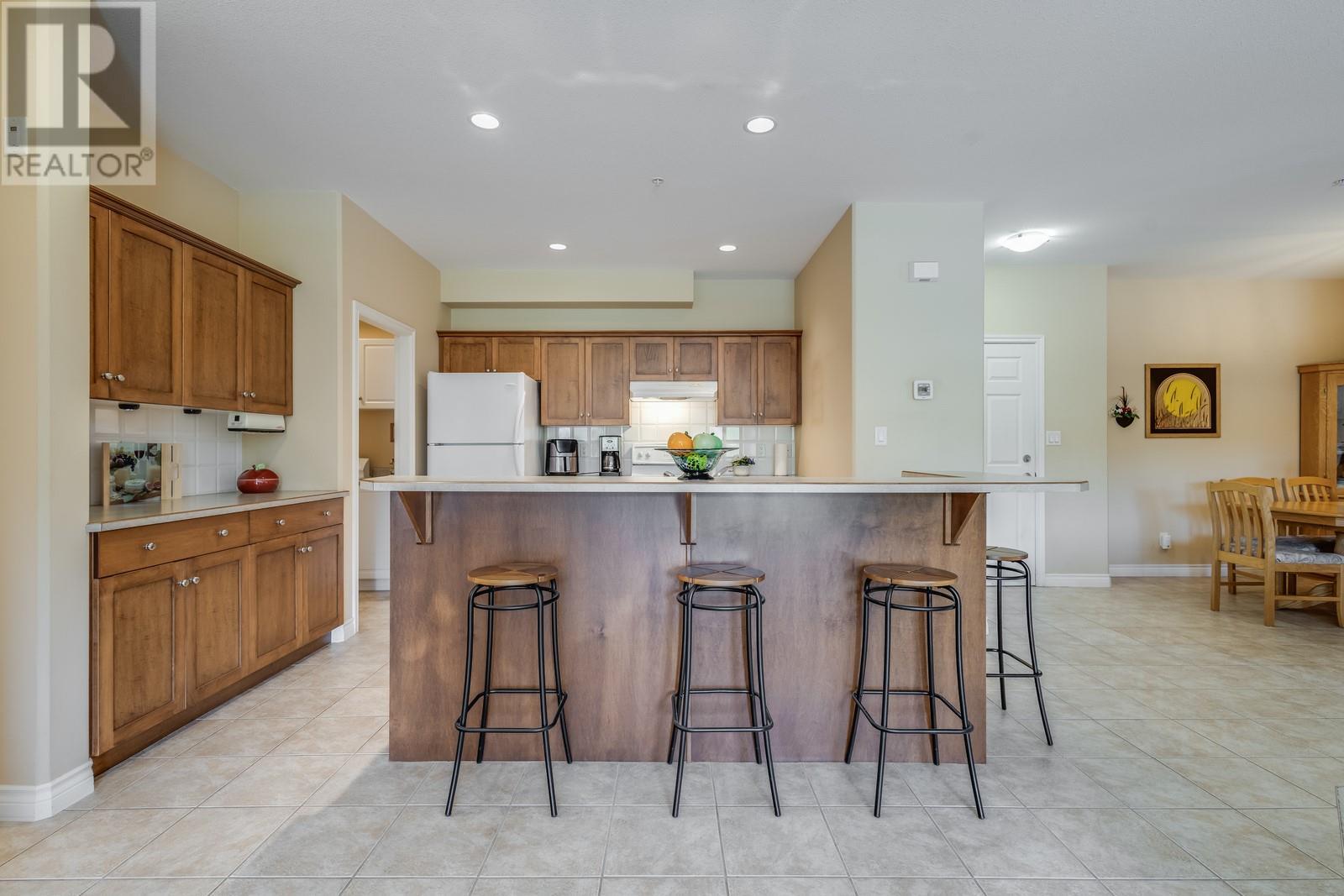 Photo 4 of 1961 Durnin Road Unit 306, Kelowna BC