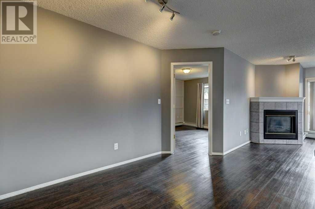 Single Family House for Sale in   Sierra Morena Mews SW Signal Hill Calgary 