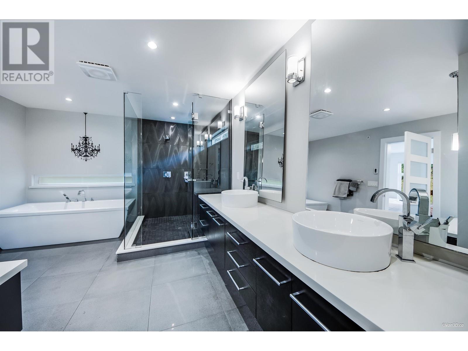 3771 SOUTHRIDGE AVENUE, West Vancouver