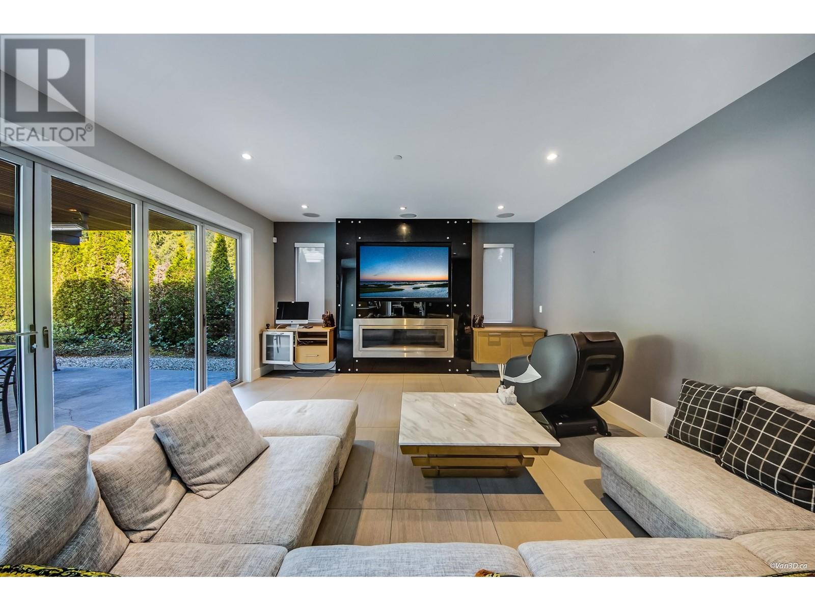 3771 SOUTHRIDGE AVENUE, West Vancouver