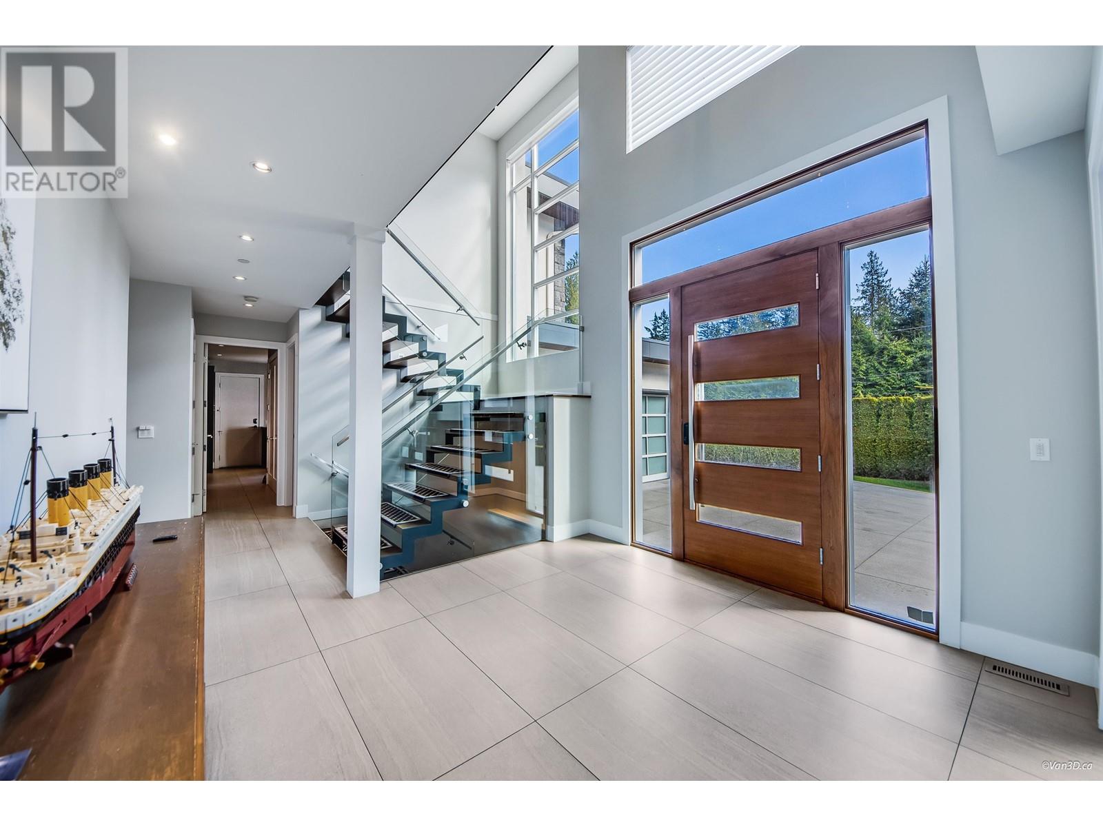3771 SOUTHRIDGE AVENUE, West Vancouver