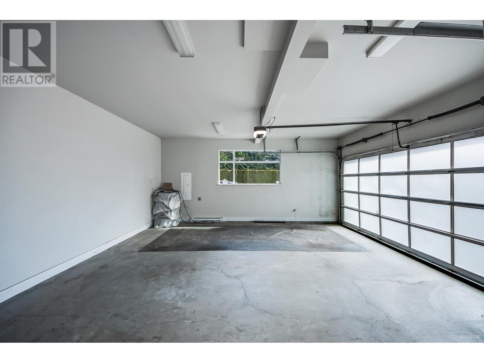 3771 SOUTHRIDGE AVENUE, West Vancouver