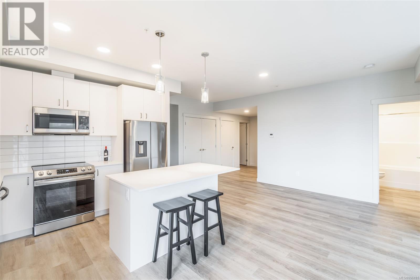 207 140 Jensen Ave W, Parksville real estate listing 996781