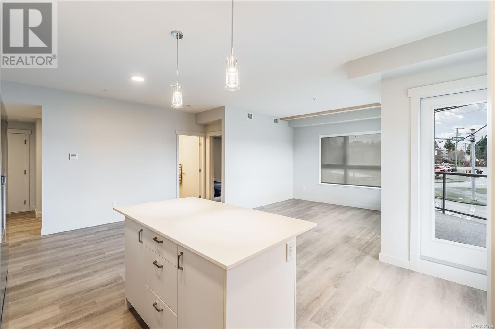 207 140 Jensen Ave W, Parksville real estate listing 996781
