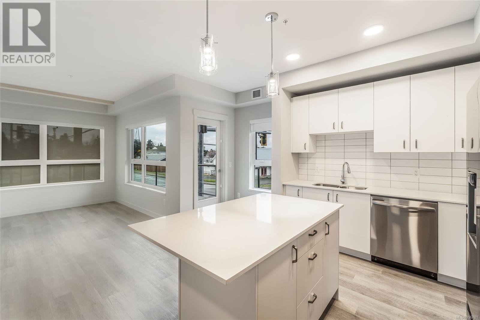 207 140 Jensen Ave W, Parksville real estate listing 996781