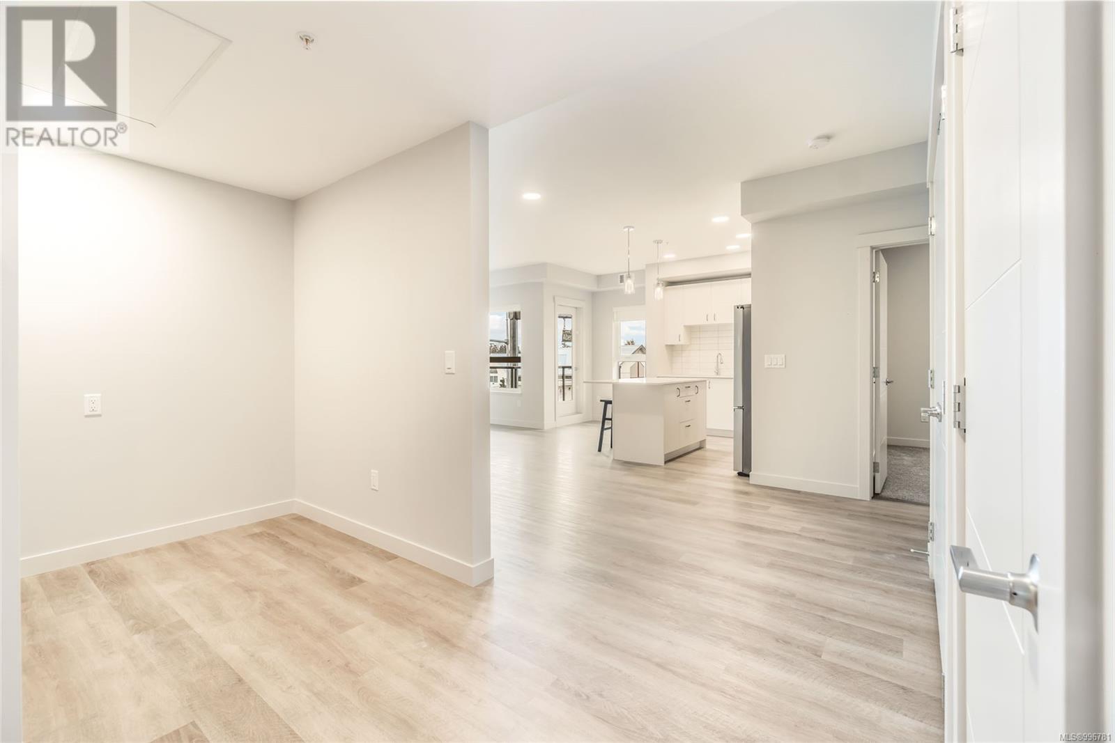 207 140 Jensen Ave W, Parksville real estate listing 996781