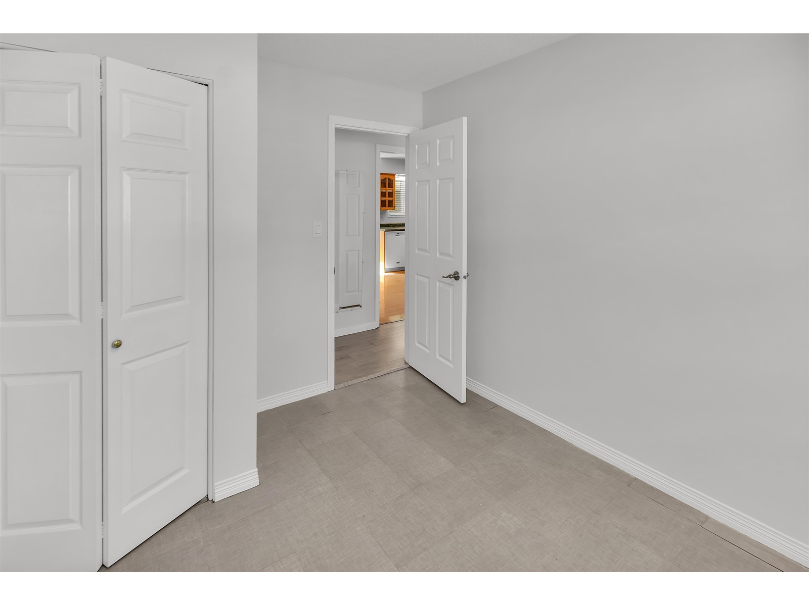 Photo 13 of 2549 Sugarpine Street, Abbotsford BC
