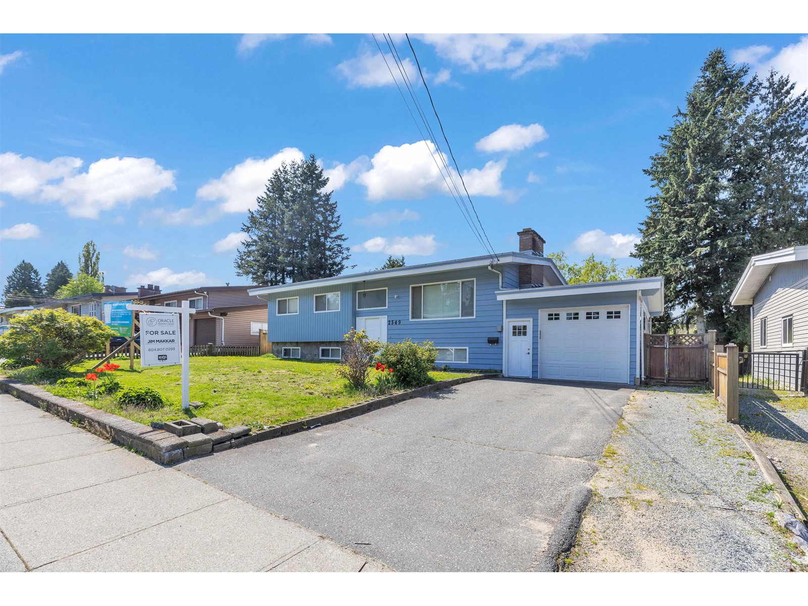 Photo 2 of 2549 Sugarpine Street, Abbotsford BC