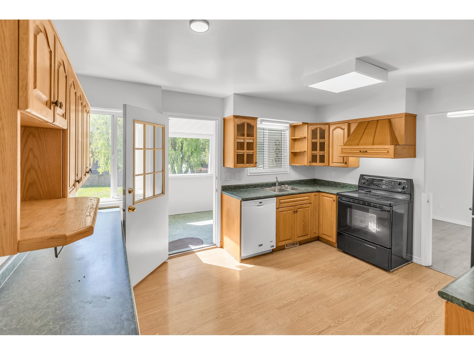 Photo 10 of 2549 Sugarpine Street, Abbotsford BC