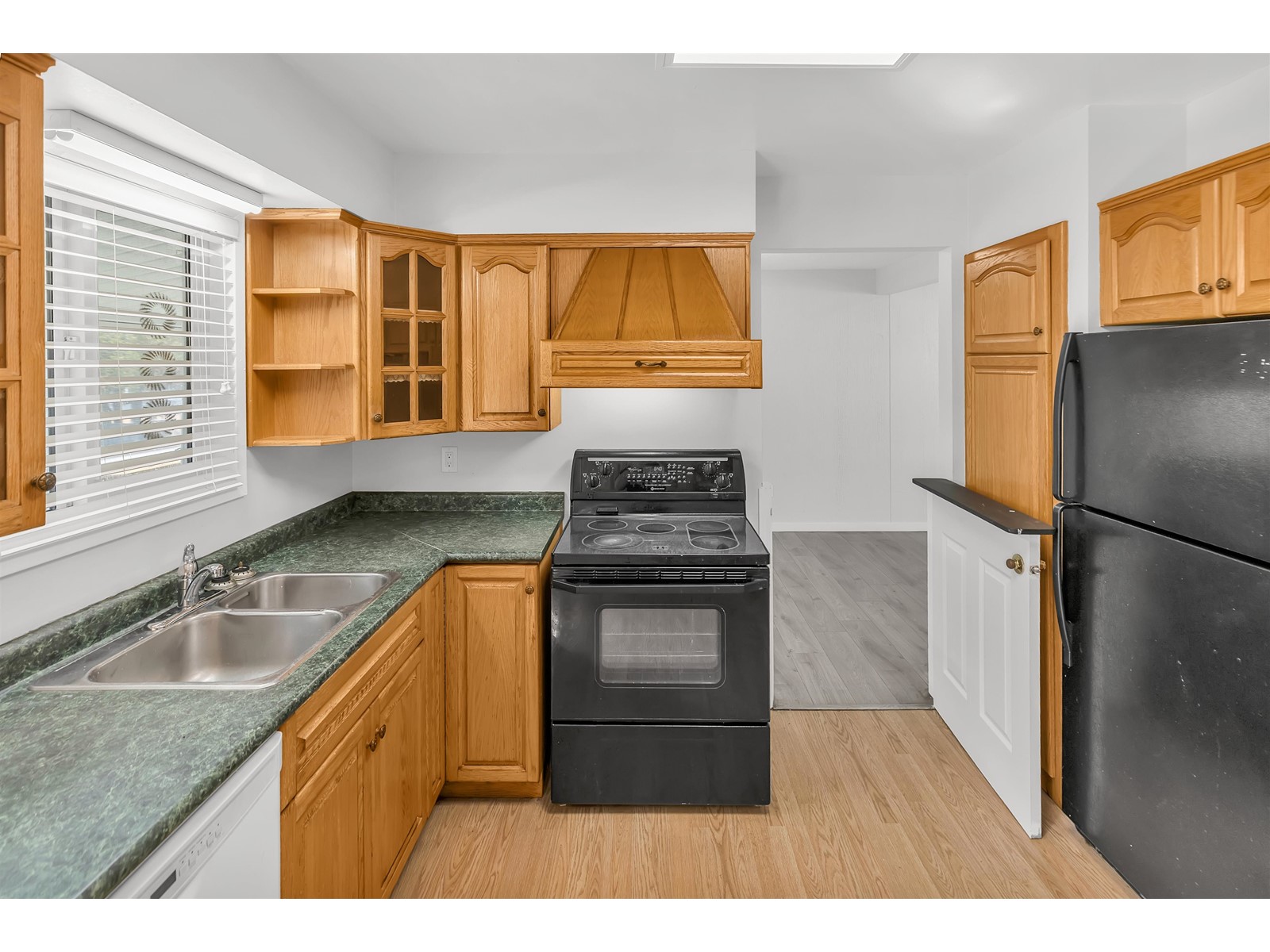 Photo 9 of 2549 Sugarpine Street, Abbotsford BC