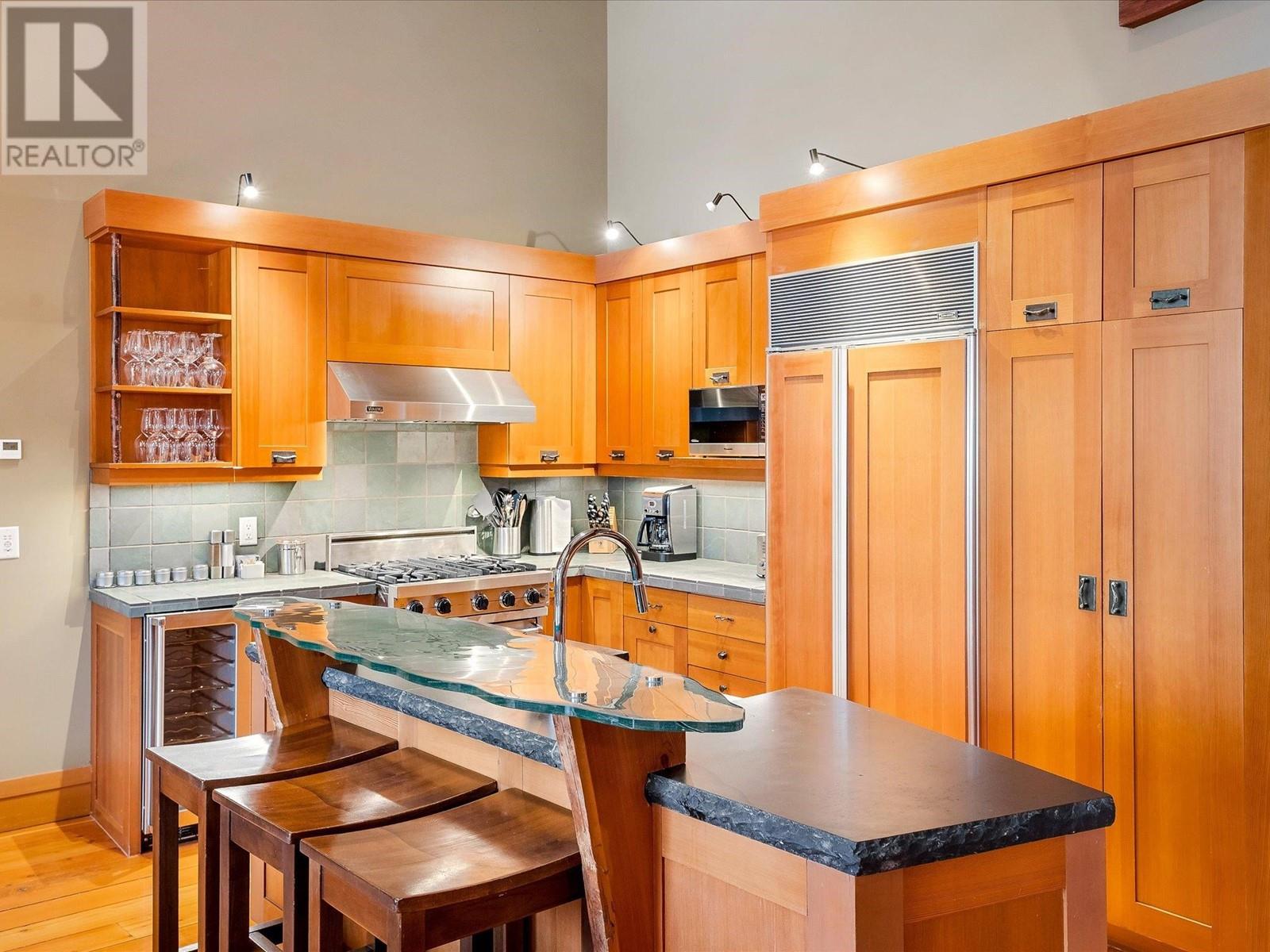 17 J 2300 NORDIC DRIVE, Whistler