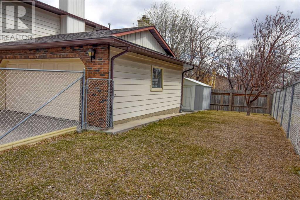 Single Family House 4 Level for Sale in  Berkshire Road NW Beddington Heights Calgary 