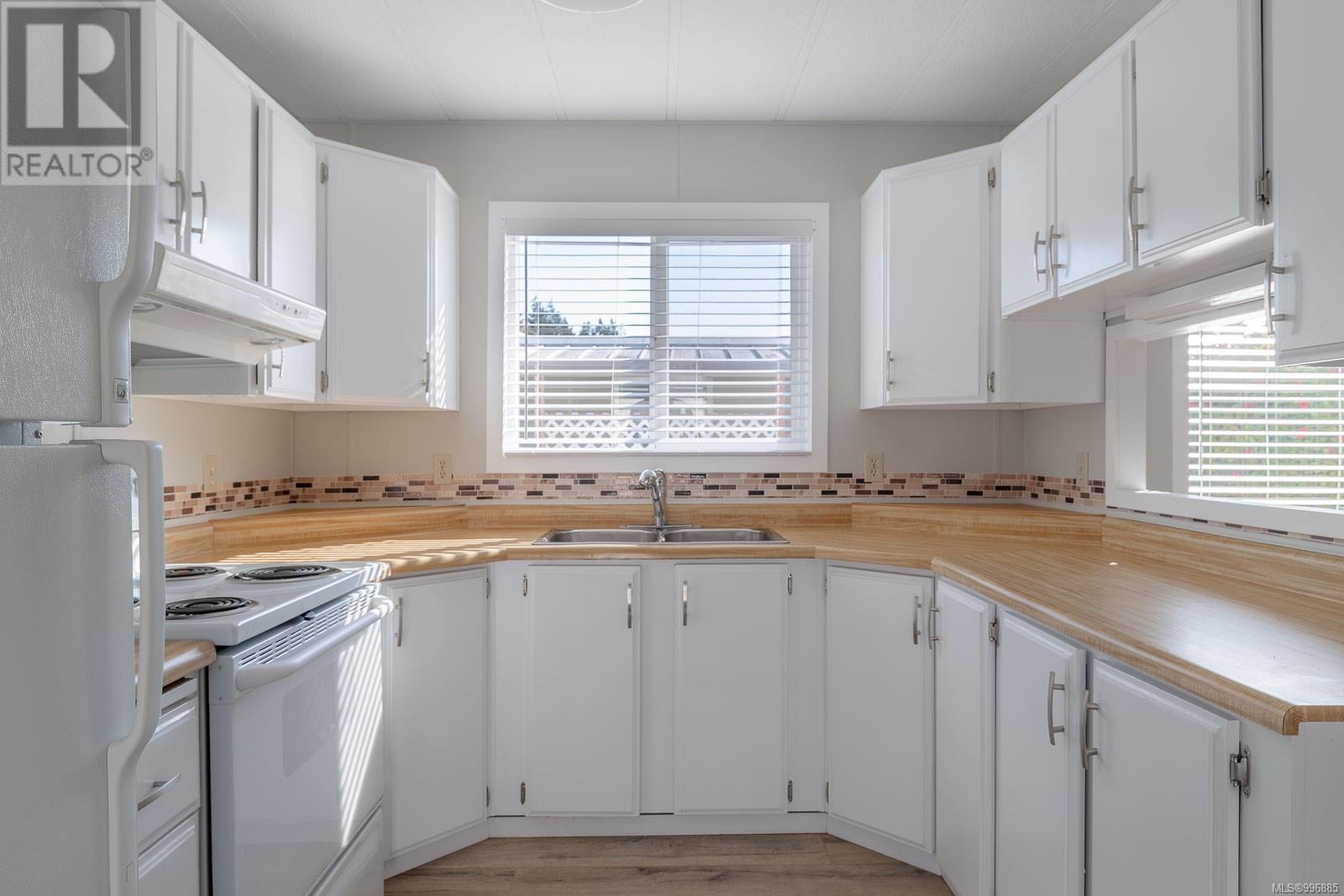 47 6245 Metral Dr, Nanaimo