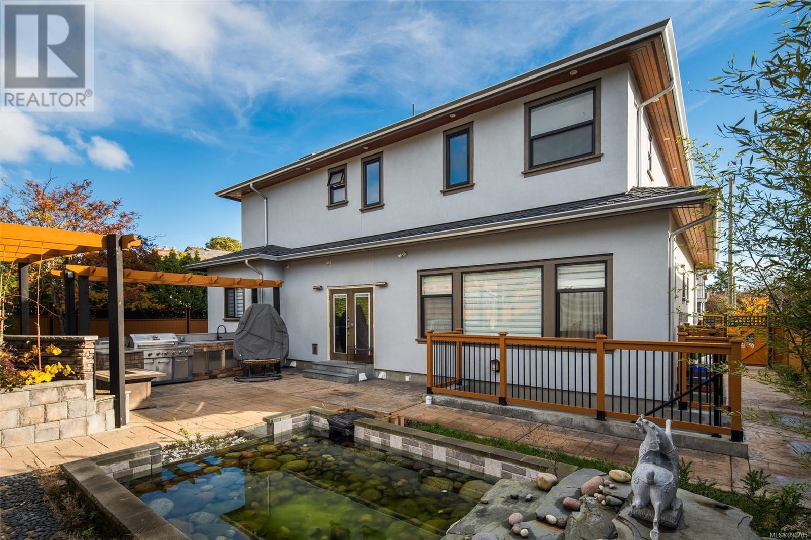  2328 Dunlevy Street, Oak Bay