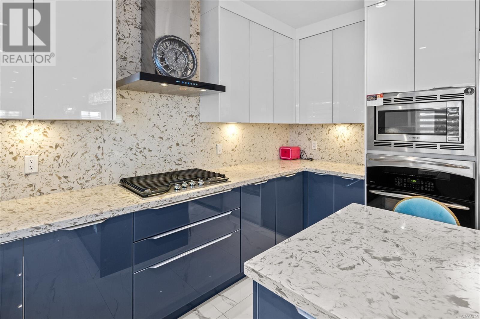  2328 Dunlevy Street, Oak Bay