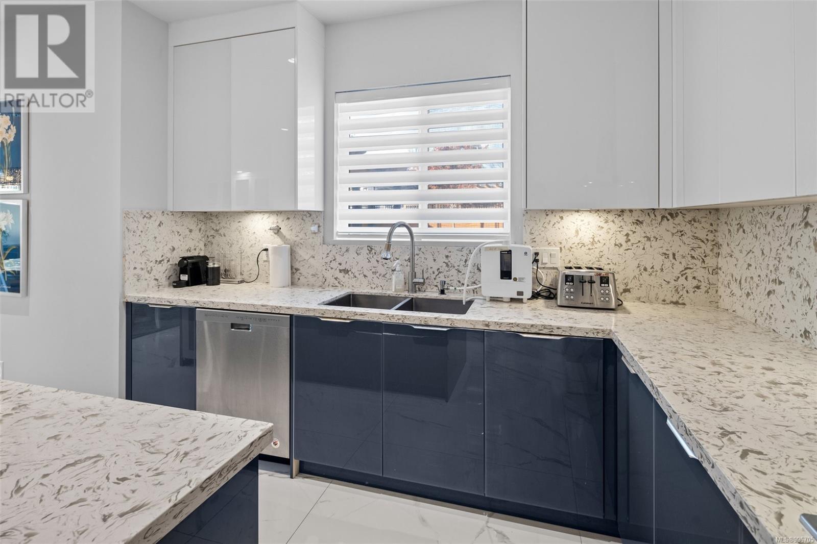  2328 Dunlevy Street, Oak Bay