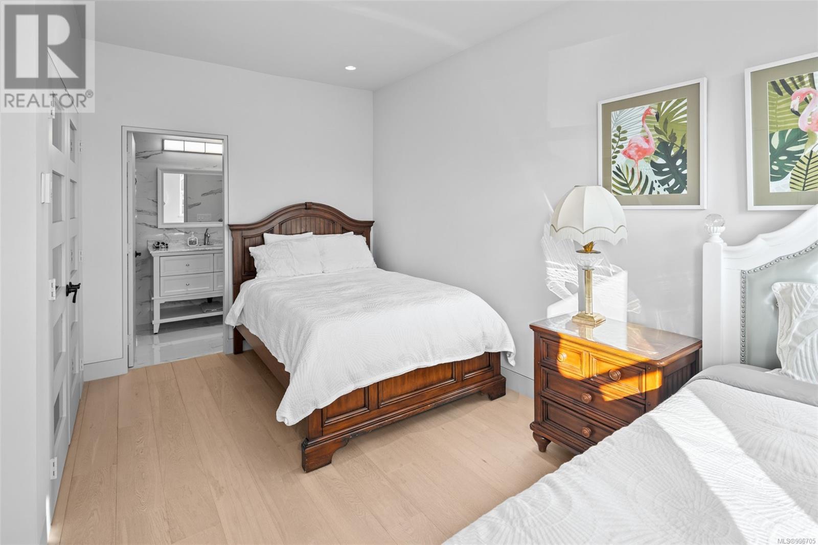  2328 Dunlevy Street, Oak Bay