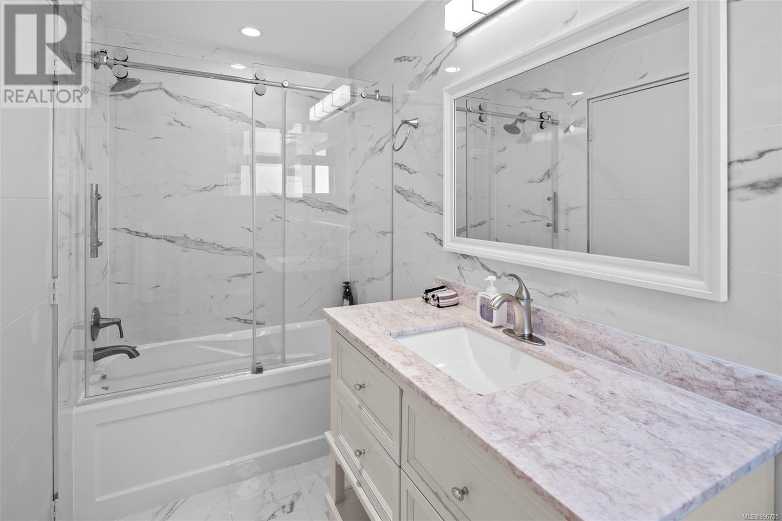 2328 Dunlevy Street, Oak Bay