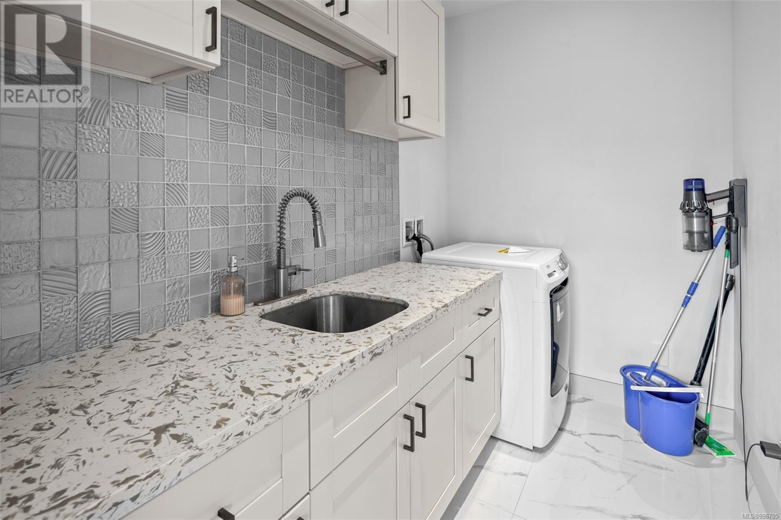  2328 Dunlevy Street, Oak Bay