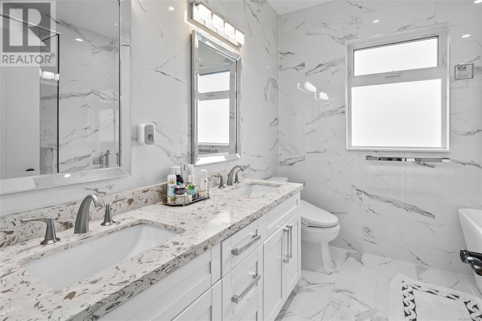  2328 Dunlevy Street, Oak Bay