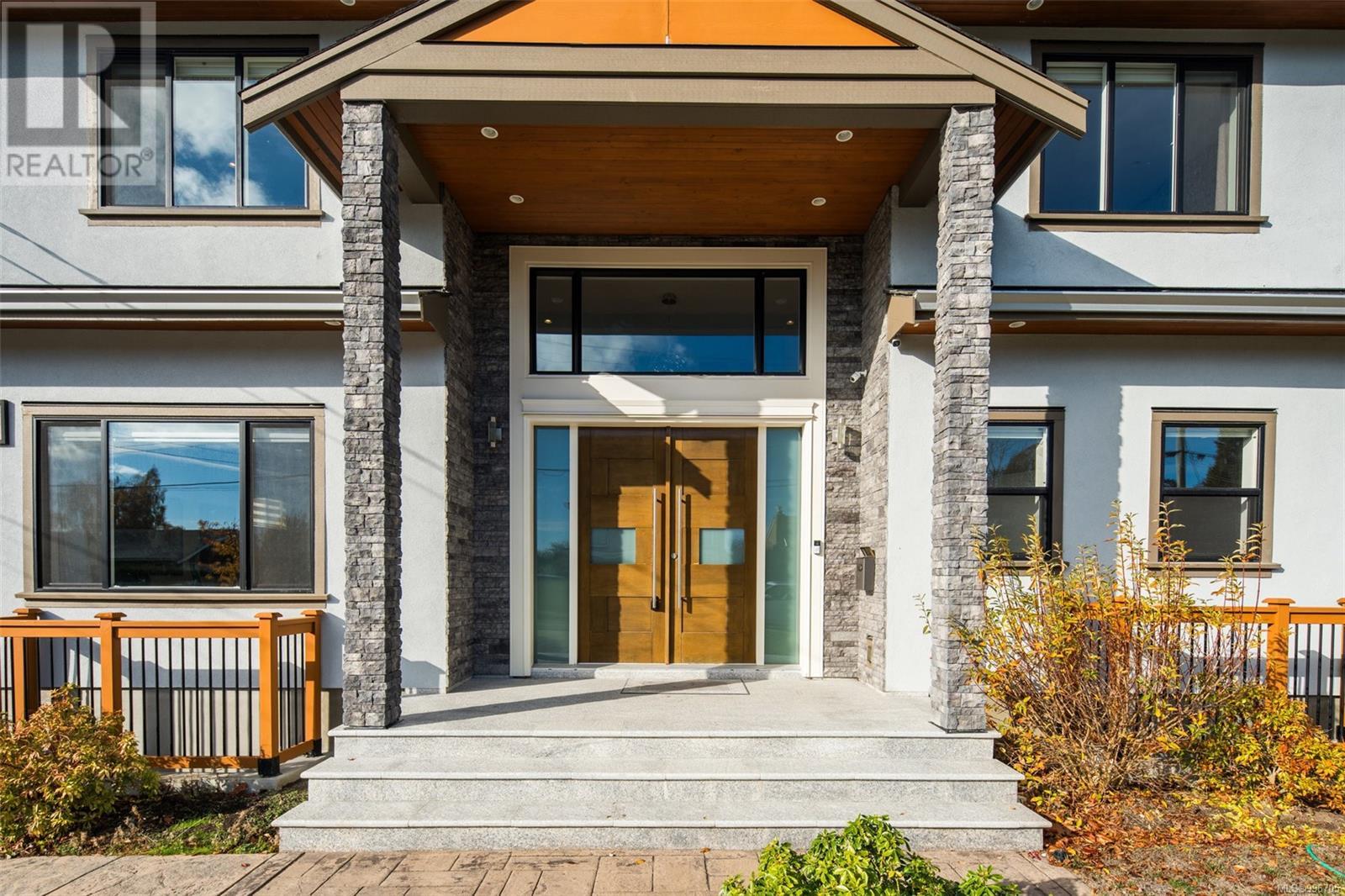  2328 Dunlevy Street, Oak Bay