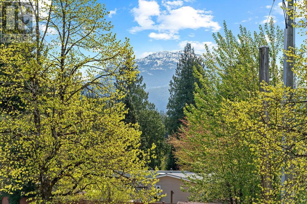A201 40100 WILLOW CRESCENT, Squamish real estate listing R2995640