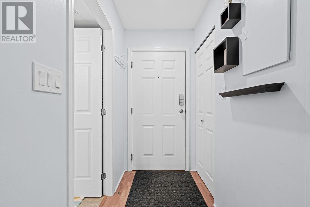 A201 40100 WILLOW CRESCENT, Squamish