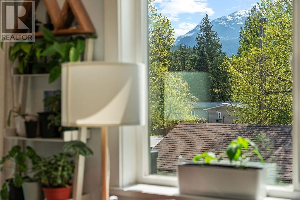 A201 40100 WILLOW CRESCENT, Squamish