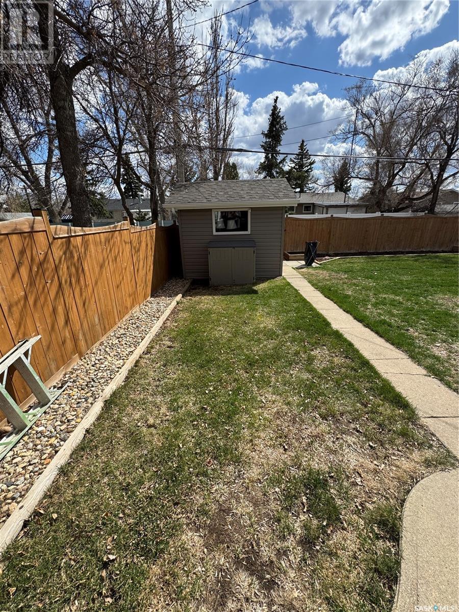 Photo 35 of 112 Assiniboia Avenue, Assiniboia SK