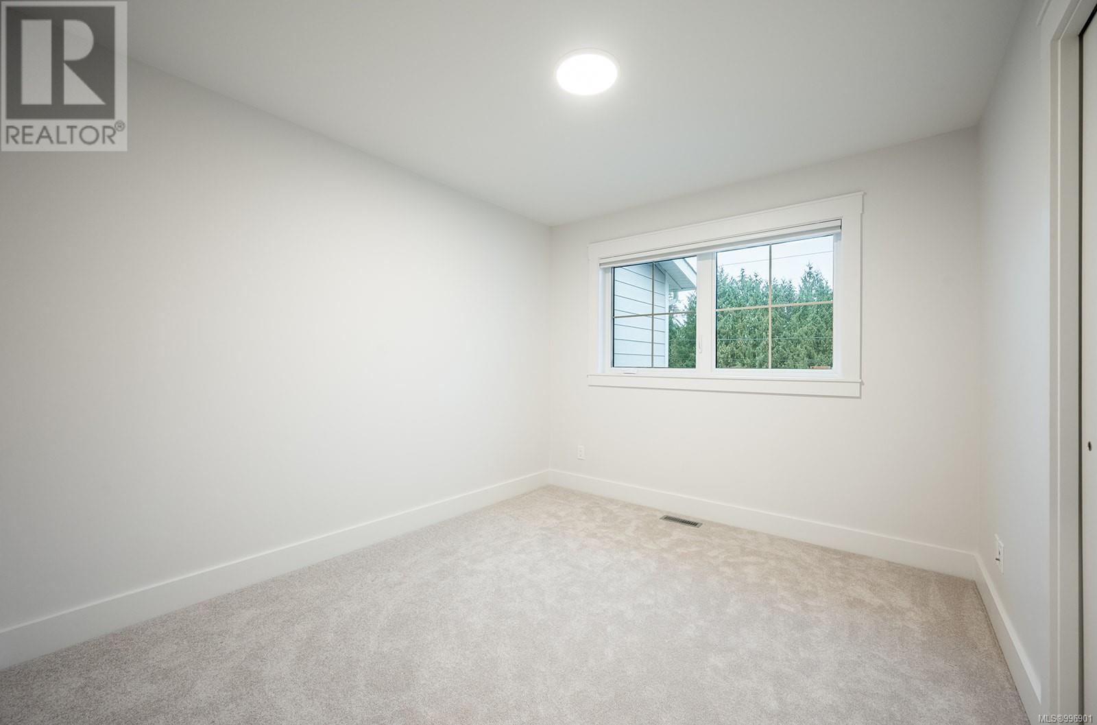 2 1090 Evergreen Rd, Campbell River