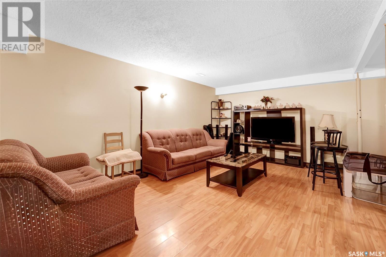 Photo 14 of 132 M Avenue S, Saskatoon SK