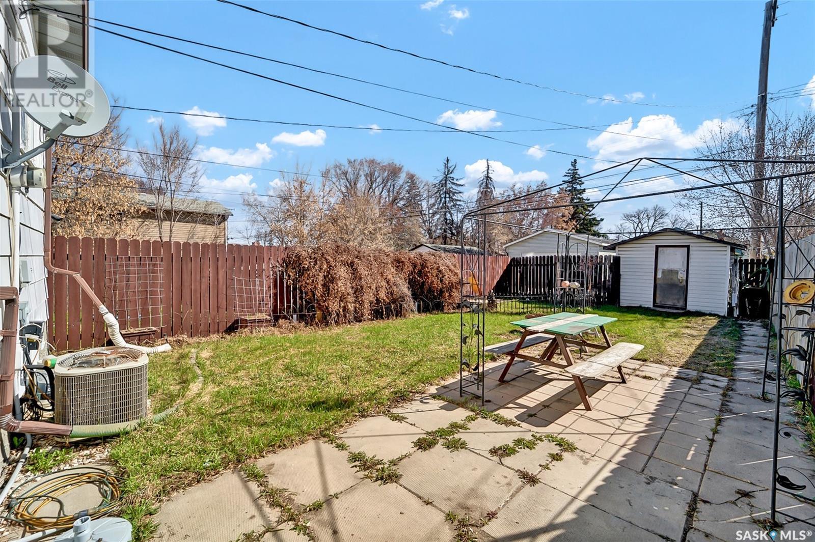 Photo 4 of 132 M Avenue S, Saskatoon SK