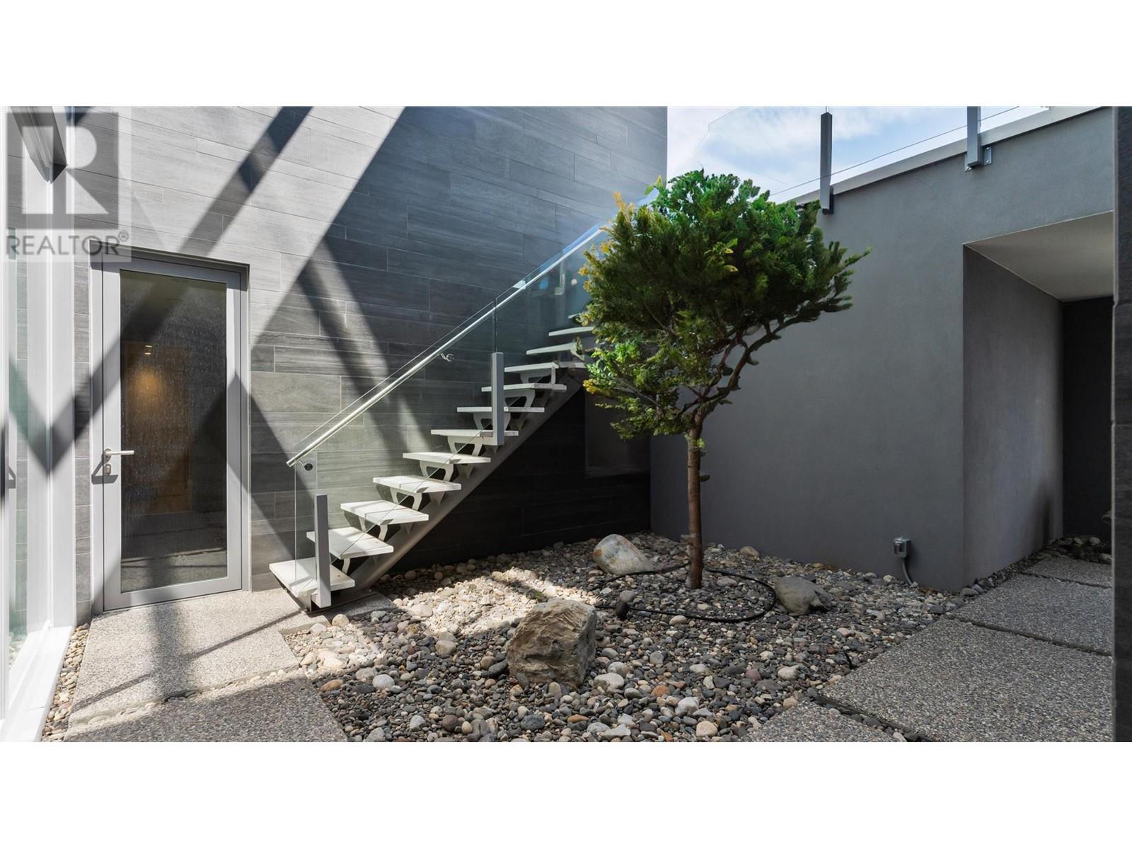 764 Rockcliffe Place, Kelowna